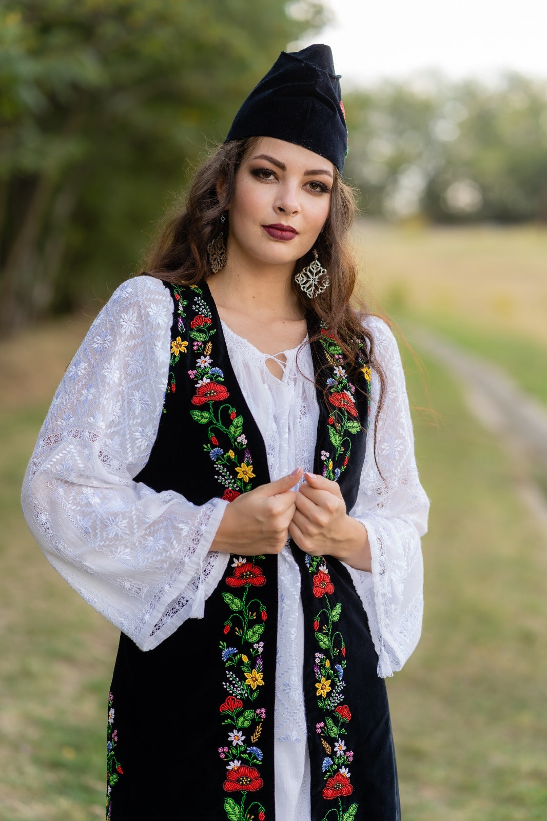 Compleu rochie brodată manual și vestă brodată cu mărgele, ”Veșnicie”