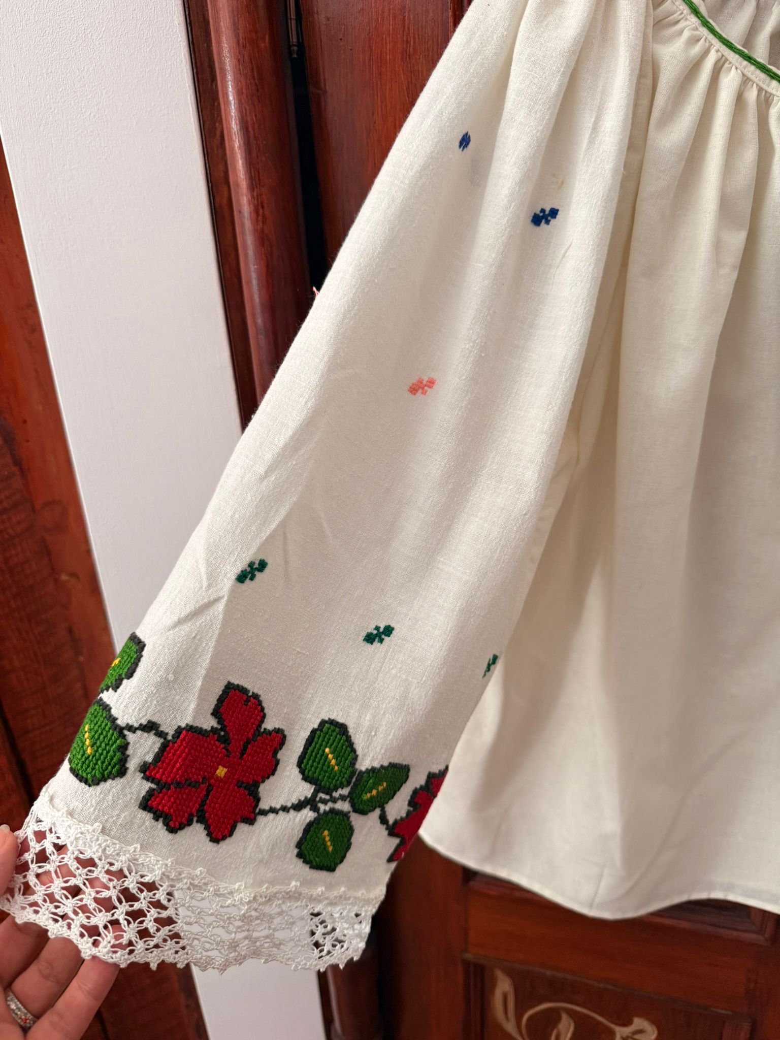 Ie cu mâneci vintage - Floare Roșie