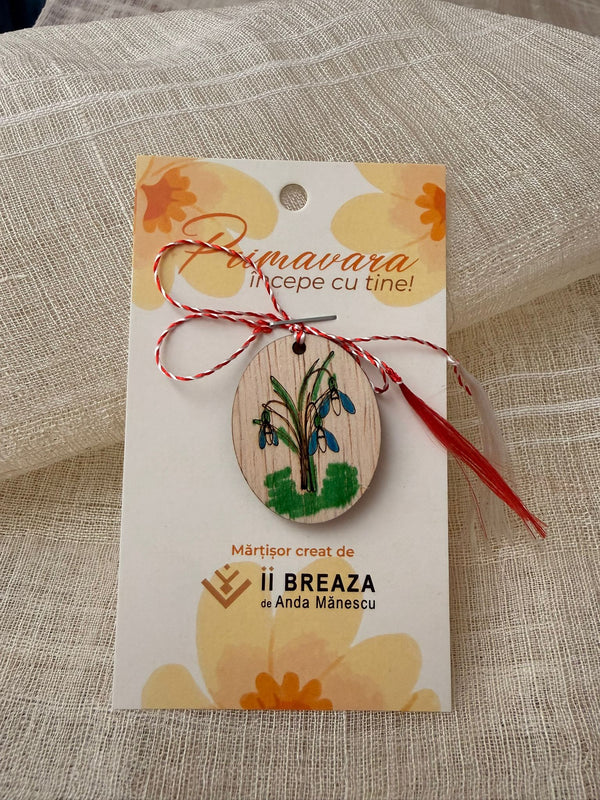 Mărțișor din lemn cu model de ghiocei – simbol al primăverii și al speranței