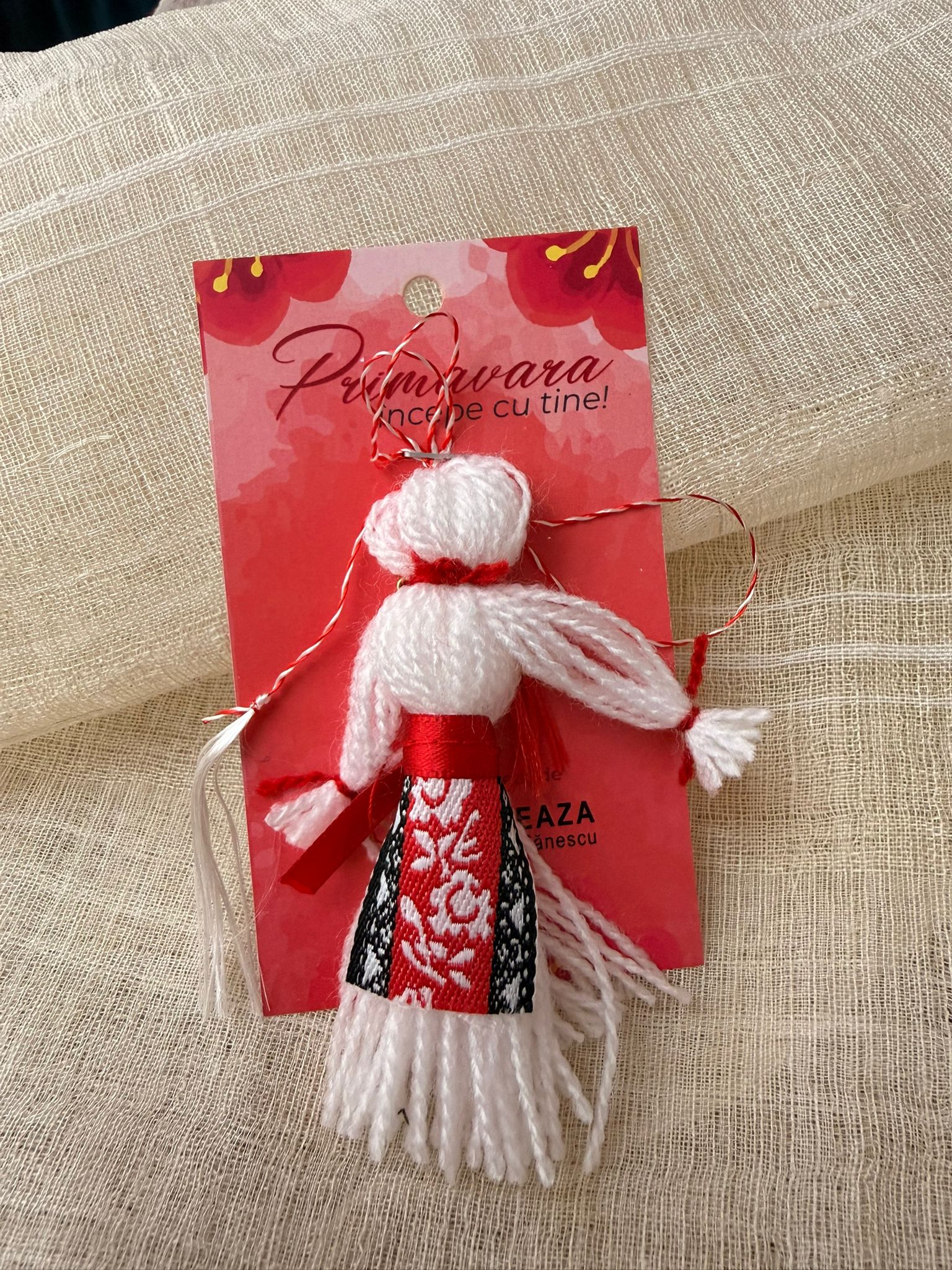 Mărțișor „Țărăncuța” – simbol al tradiției și al primăverii