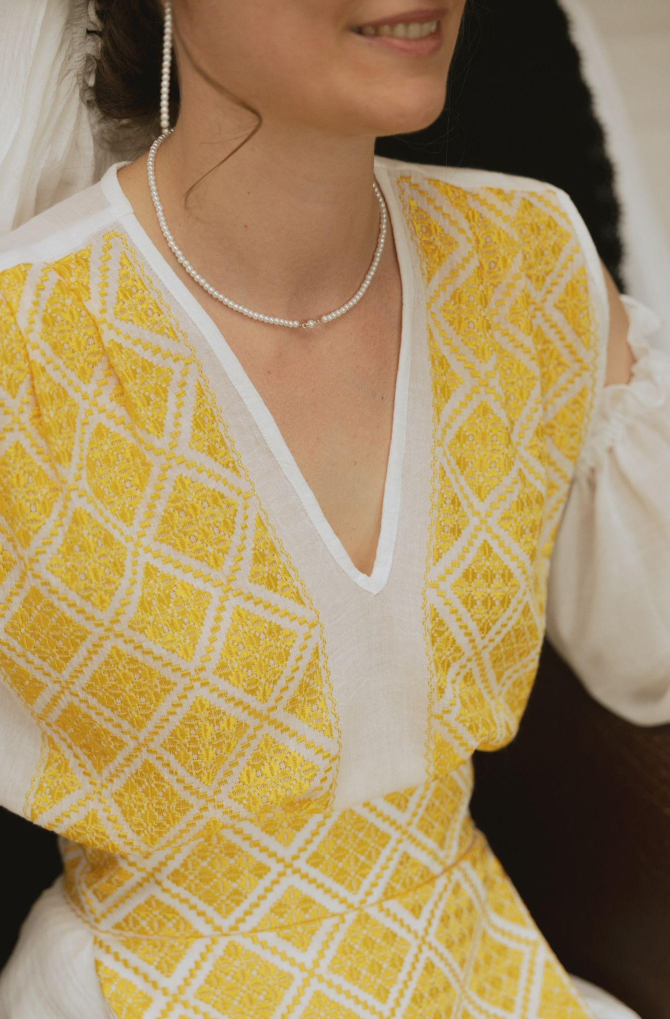 Rochie de mireasă, brodată manual cu modelul ”Buclavaua Mare”