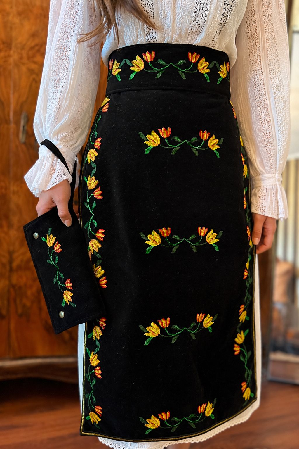 Șorțuri tradiționale - model floral