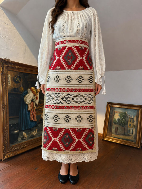Șorțul tradițional „Rânduiala Satului”