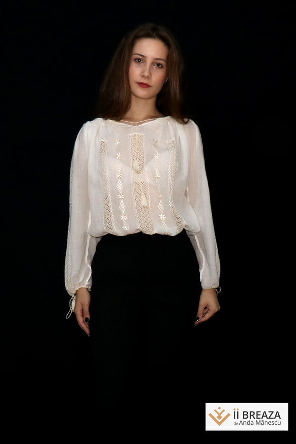 IE Tradițională de Breaza, model Ajurul Regal