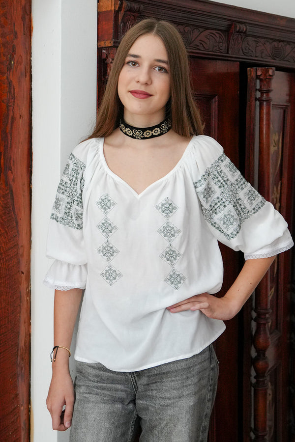 Bluză Lili cu broderie elegantă