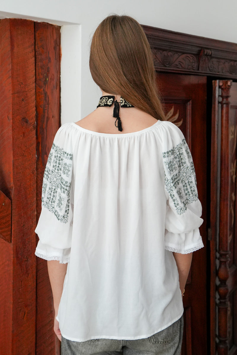 Bluză Lili cu broderie elegantă