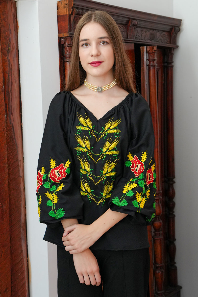 Bluză cu maci brodați