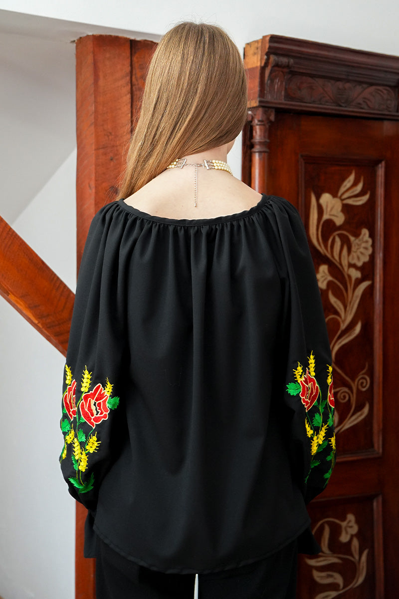 Bluză cu maci brodați