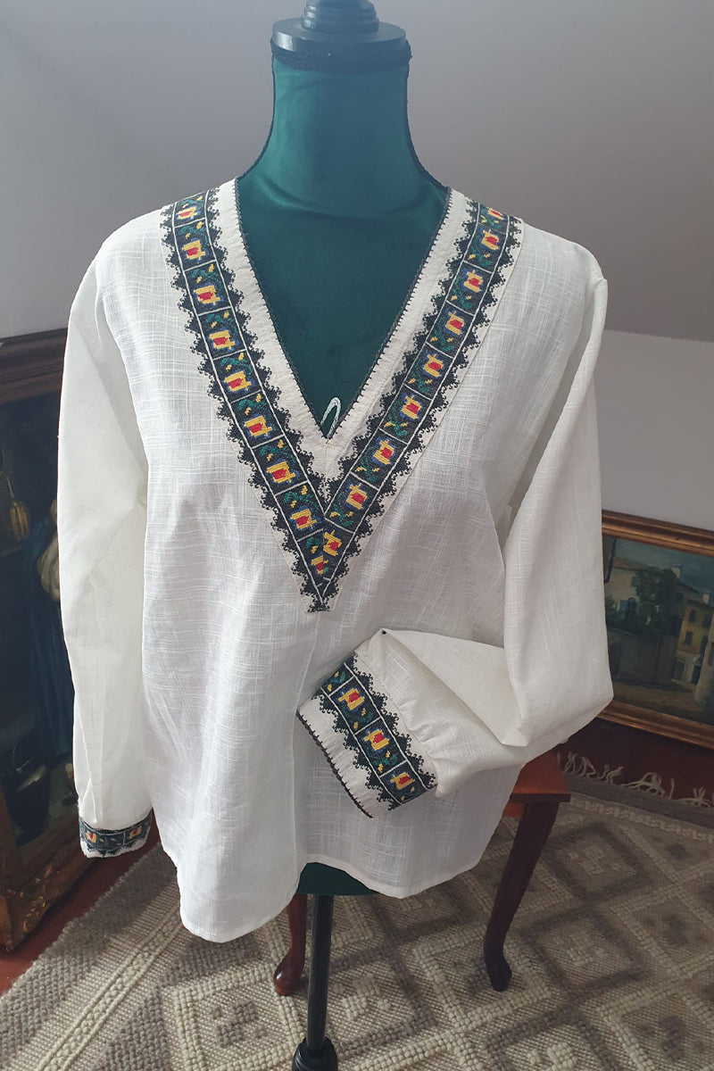 Bluză vintage cu aplicație, model Rădăcini