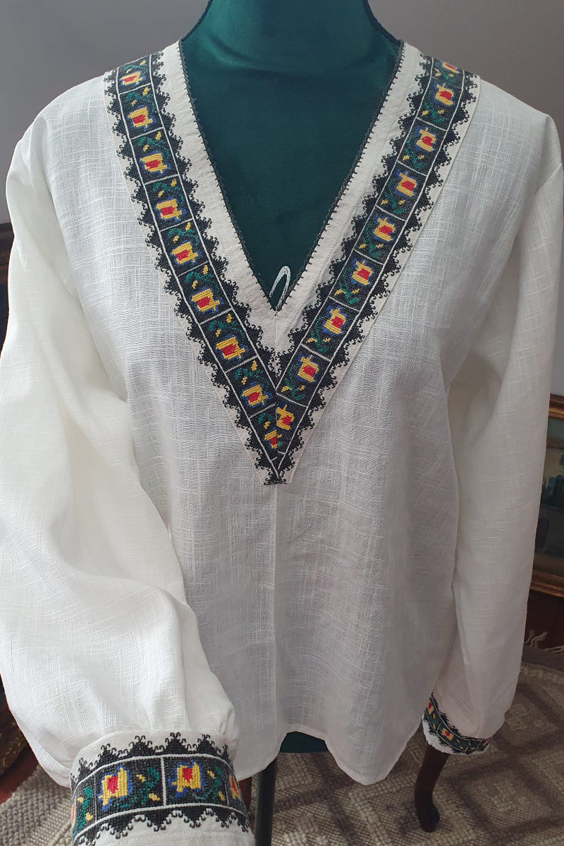 Bluză vintage cu aplicație, model Rădăcini