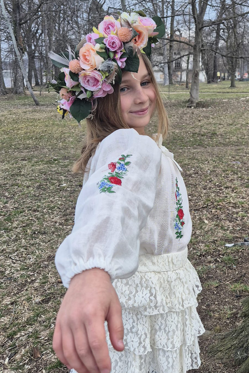 Bluză gen ie de fetița cu buchet de flori