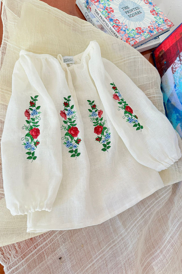 Bluză gen ie de fetița cu buchet de flori