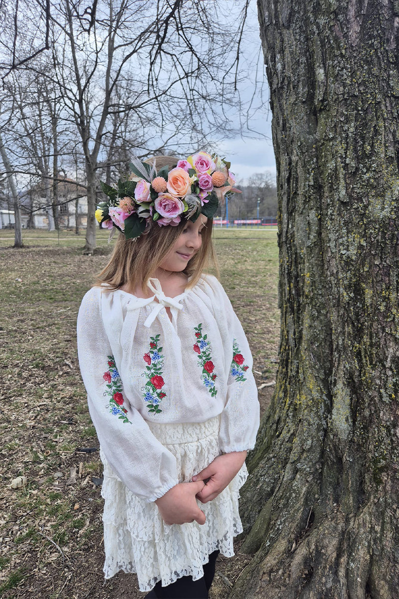 Bluză gen ie de fetița cu buchet de flori