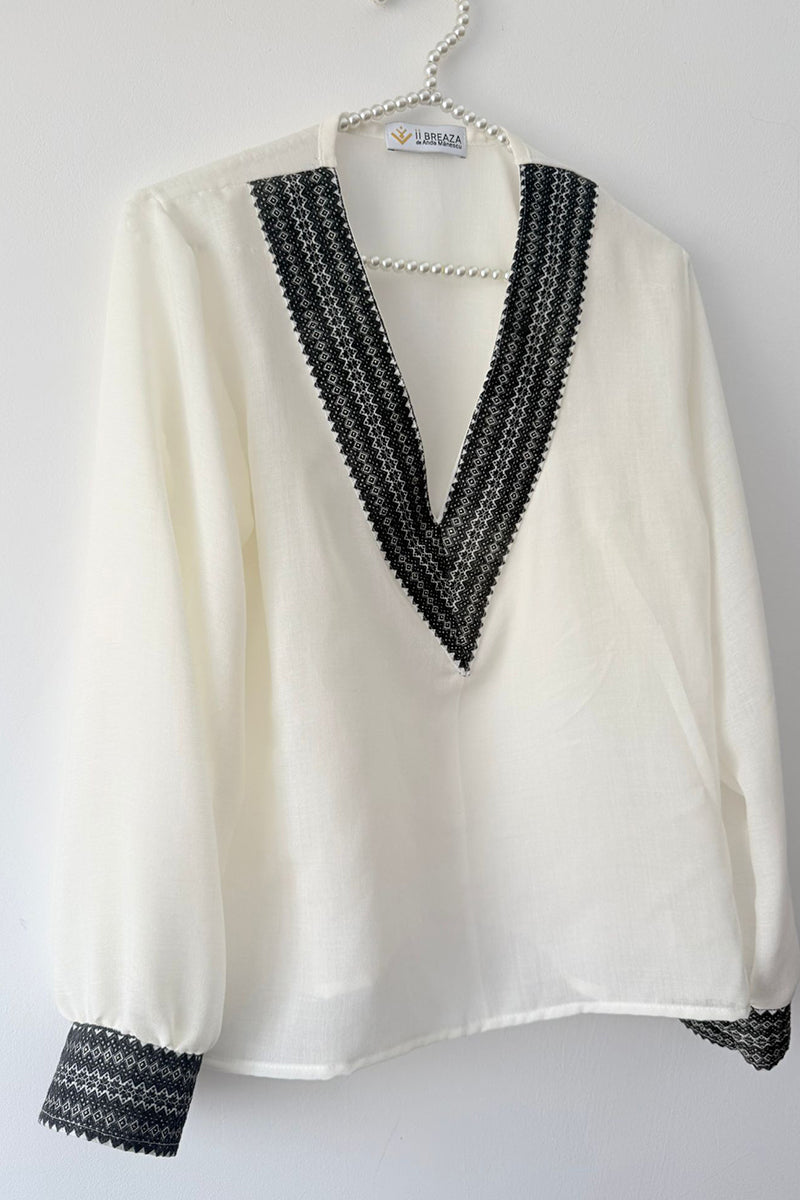 Bluză cu aplicație vintage