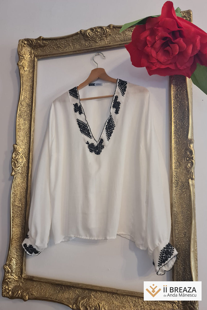 Bluză cu aplicații vintage - Armonie în Alb și Negru