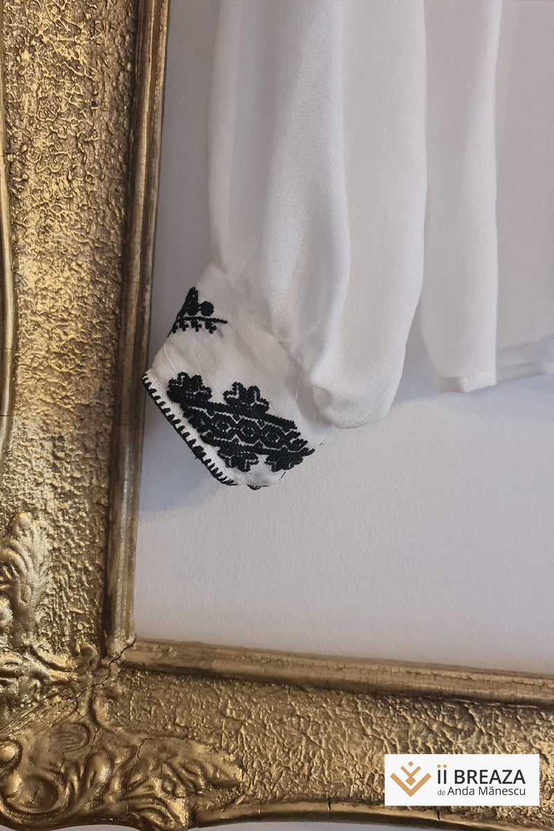 Bluză cu aplicații vintage - Armonie în Alb și Negru