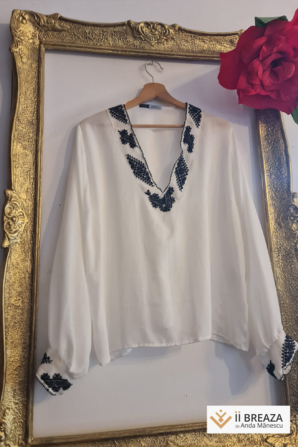 Bluză cu aplicații vintage - Armonie în Alb și Negru