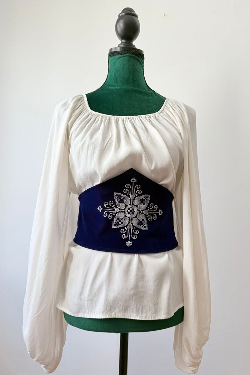 Brâu tip corset, brodat cu simbol tradițional