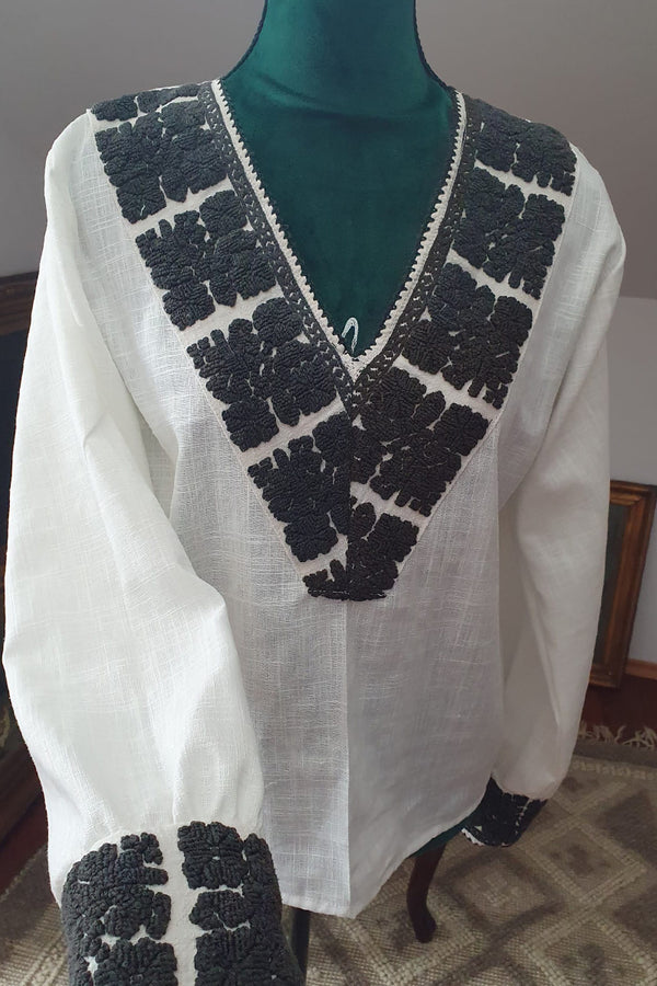 Bluză cu aplicație vintage, model Negru de Poveste