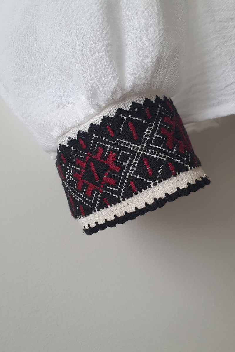 Bluză cu aplicație vintage, model Farmec Vișiniu