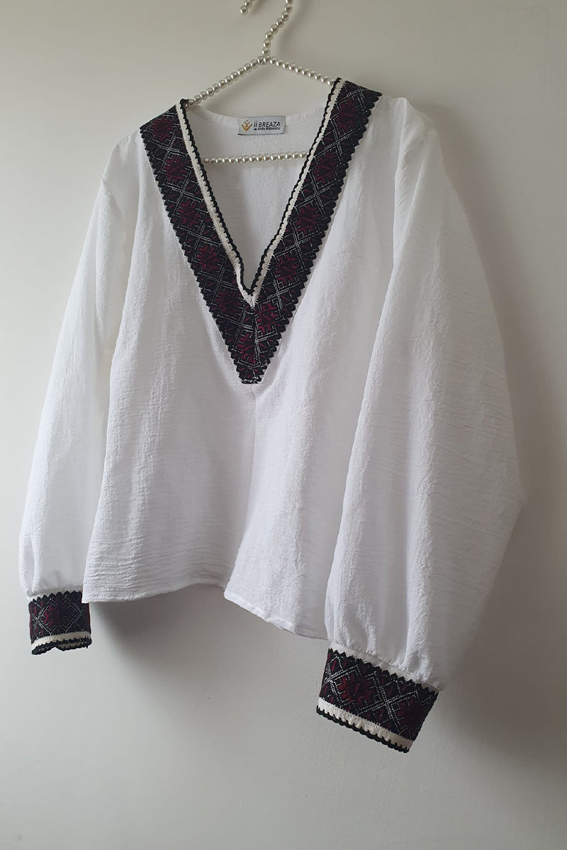 Bluză cu aplicație vintage, model Farmec Vișiniu