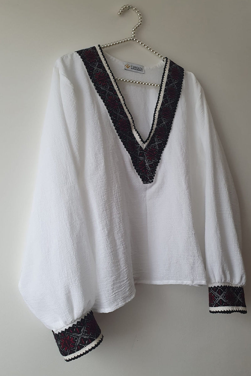 Bluză cu aplicație vintage, model Farmec Vișiniu