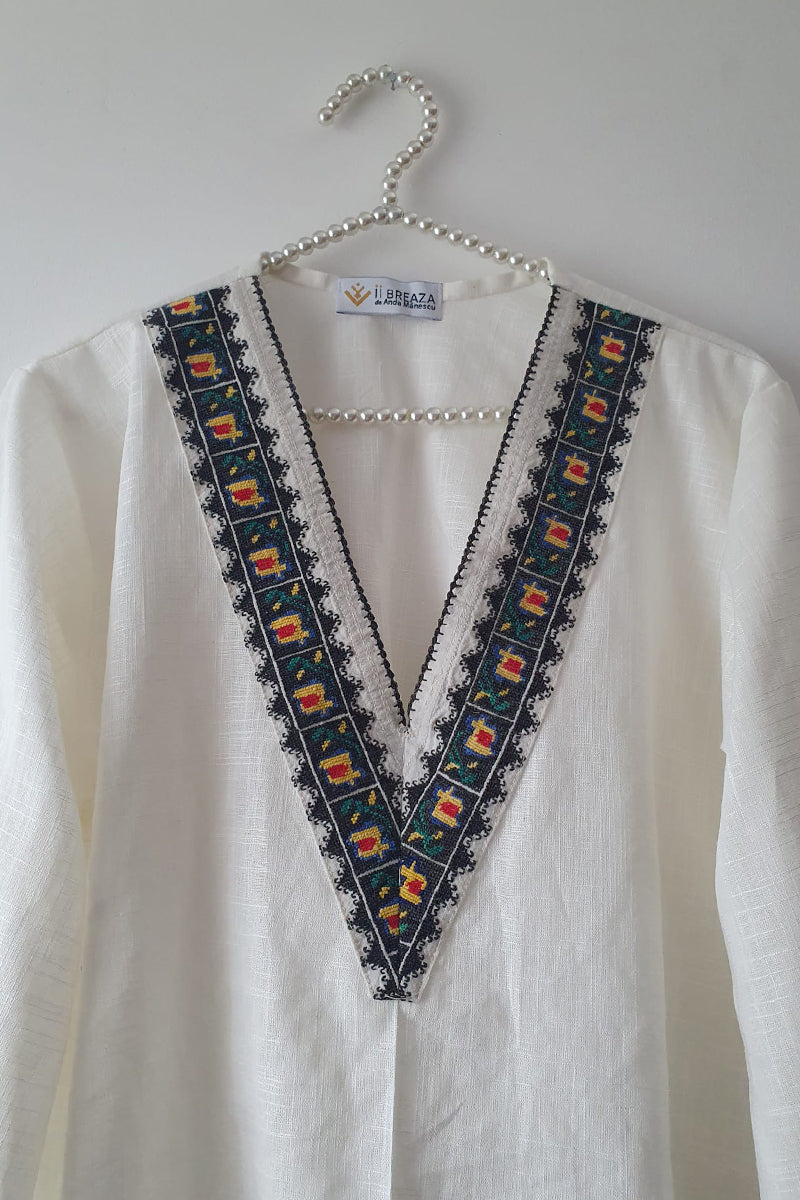 Bluză vintage cu aplicație, model Rădăcini