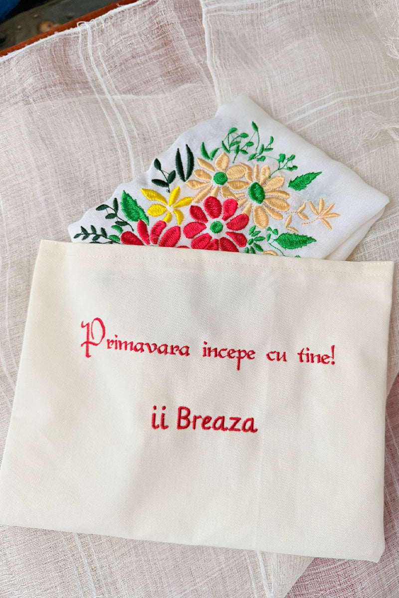 Maramă/ eșarfă brodată cu modelul Primăvara cusută