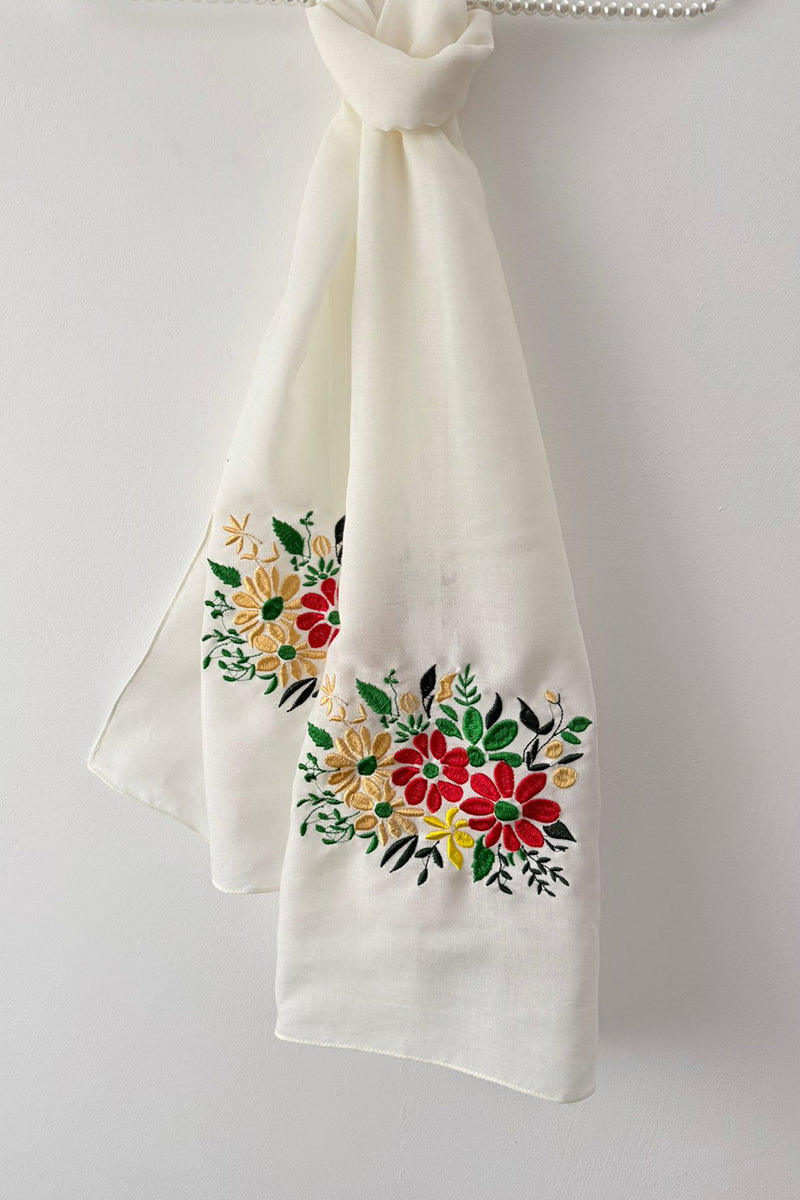 Maramă/ eșarfă brodată cu modelul Primăvara cusută