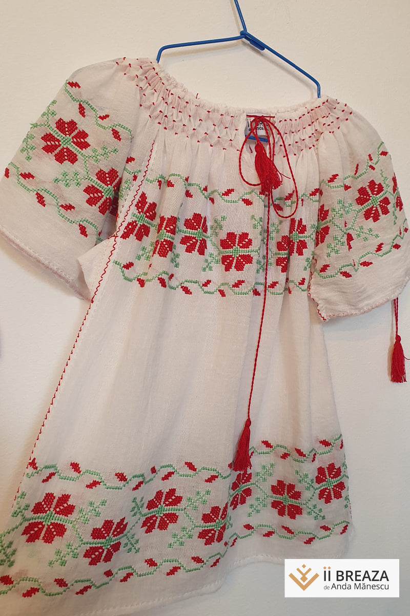 Rochiță Fetiță Brodată Manual - model Floare de Măr