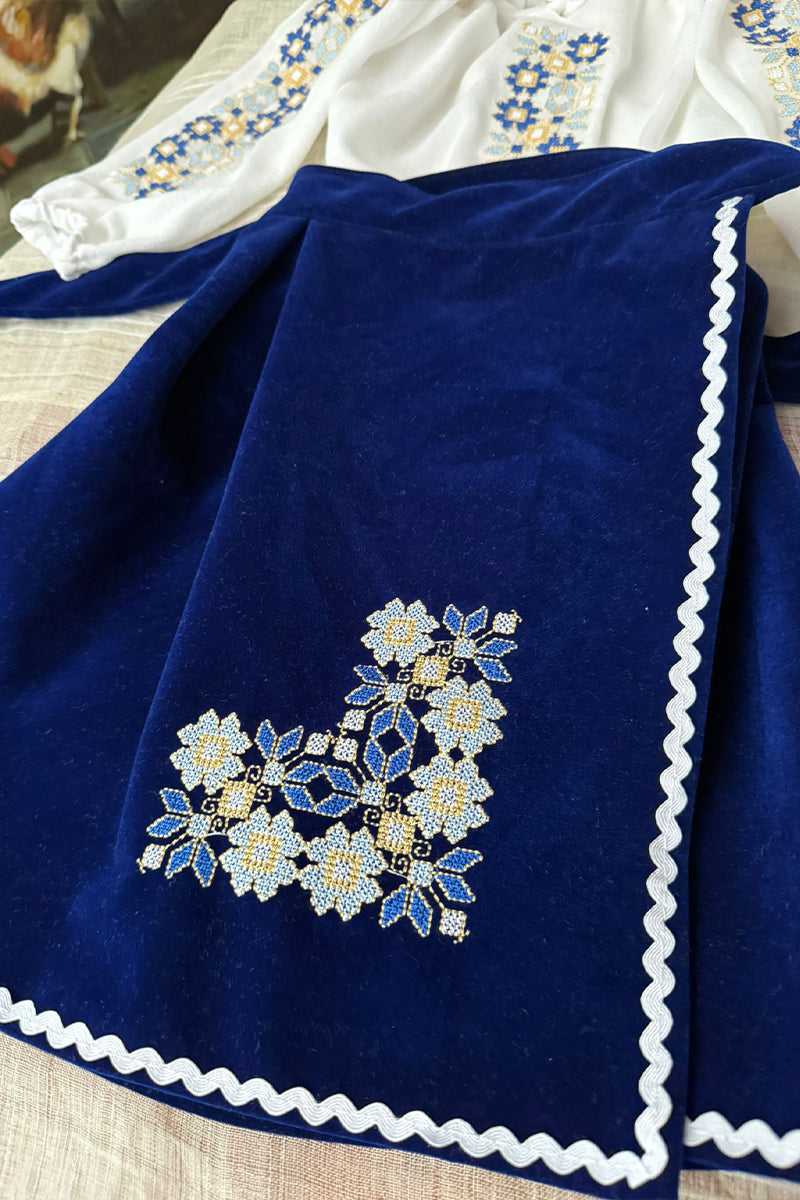 Fotă petrecută, brodată cu motivul Multicolorul