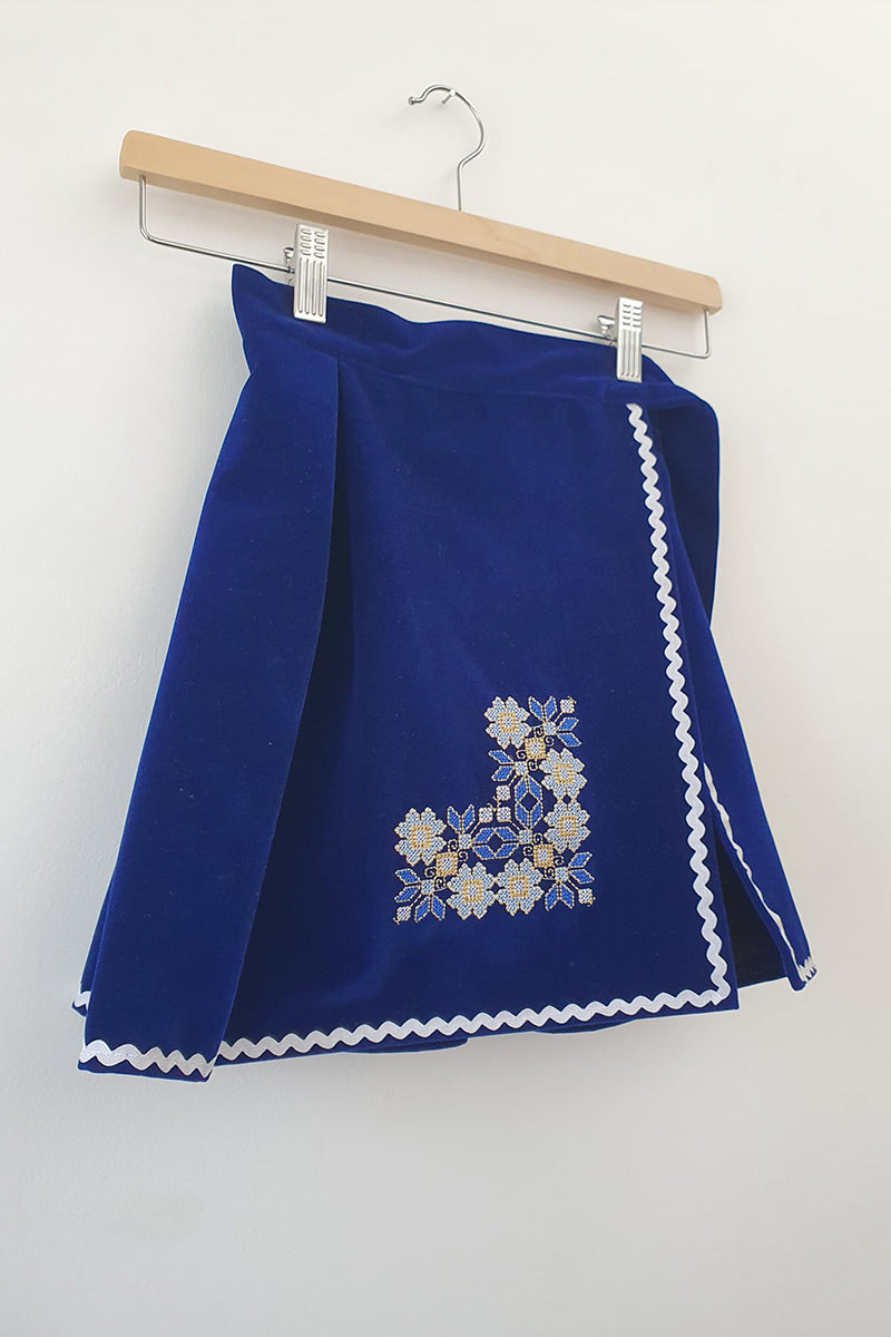 Fotă petrecută, brodată cu motivul Multicolorul