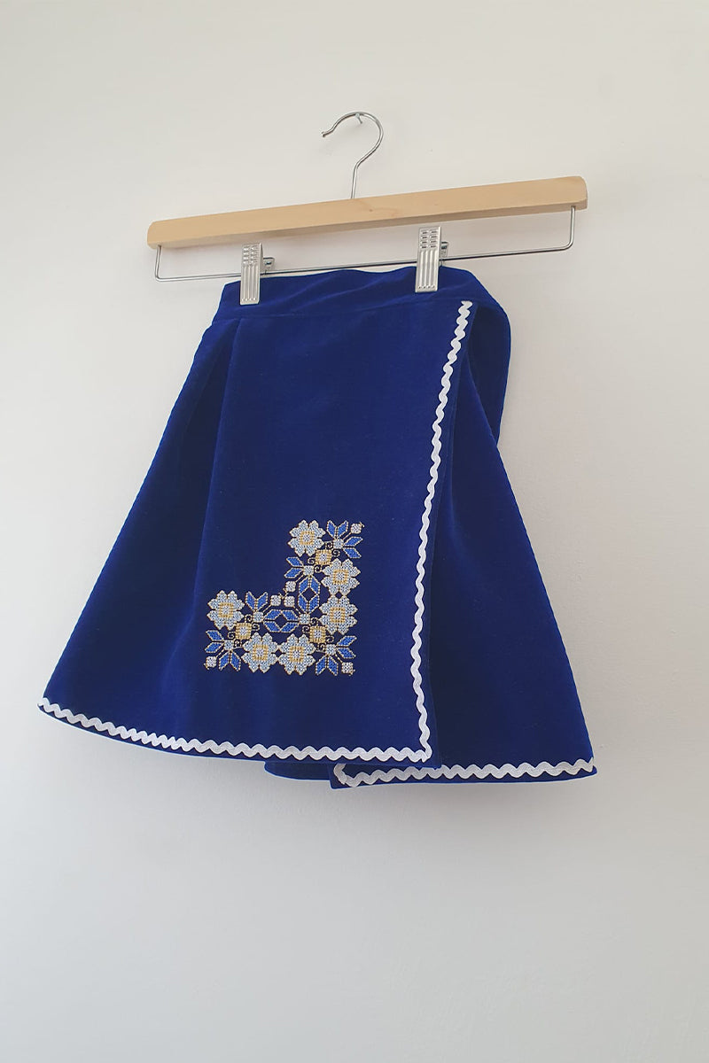 Fotă petrecută, brodată cu motivul Multicolorul