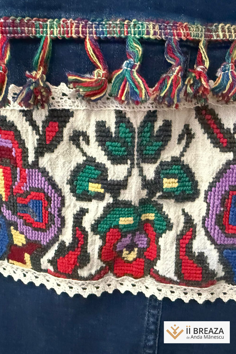 Geacă de blugi cu aplicație vintage – panseluțe colorate
