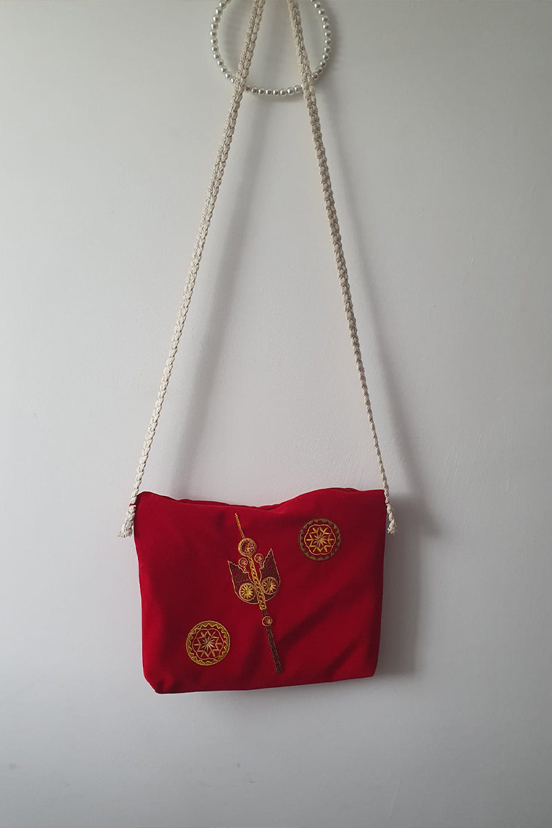 Poșetă cross body, brodată cu simbolul Furcii Maramureșene