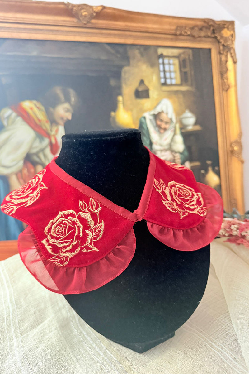 Guler brodat cu modelul Trandafiri