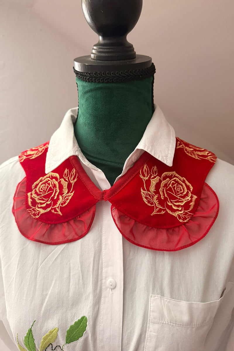 Set manșete și guler brodate cu modelul Trandafiri