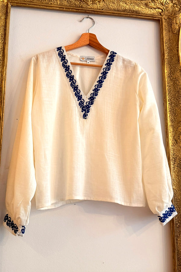 Bluză modernă cu aplicație vintage, model Albastru de Poveste