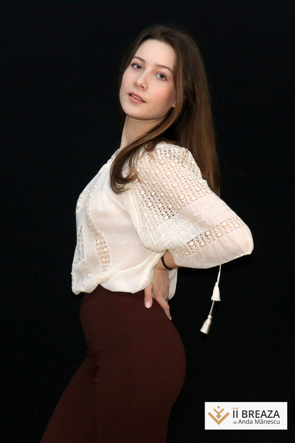 IE Tradițională de Breaza, model Ajurul cu Pălărioara