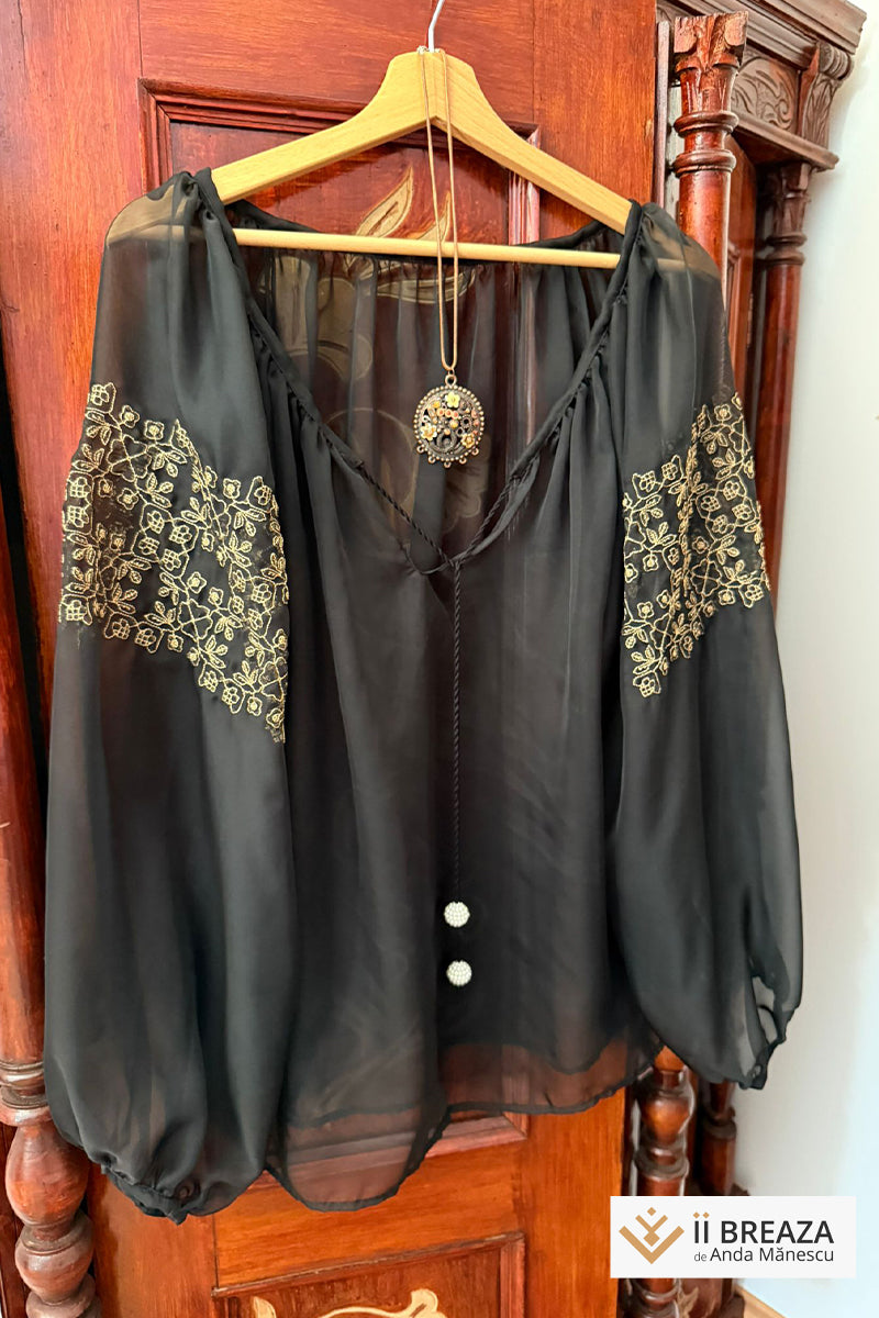 Bluză „Pure Silk” Desăvârșirea Eleganței – Eleganță și Tradiție în Fiecare Fir