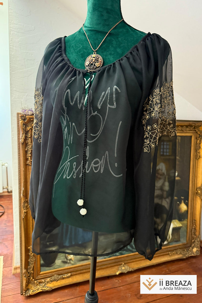 Bluză „Pure Silk” Desăvârșirea Eleganței – Eleganță și Tradiție în Fiecare Fir