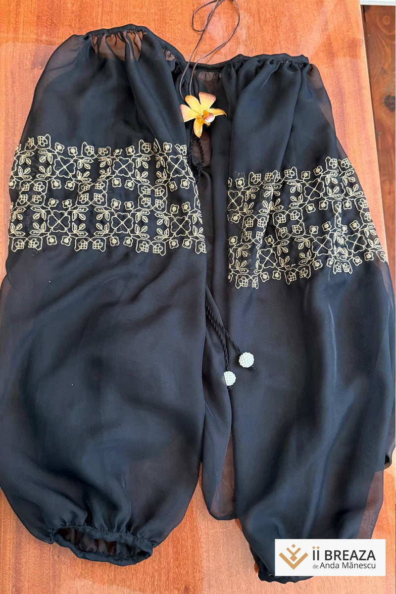 Bluză „Pure Silk” Desăvârșirea Eleganței – Eleganță și Tradiție în Fiecare Fir