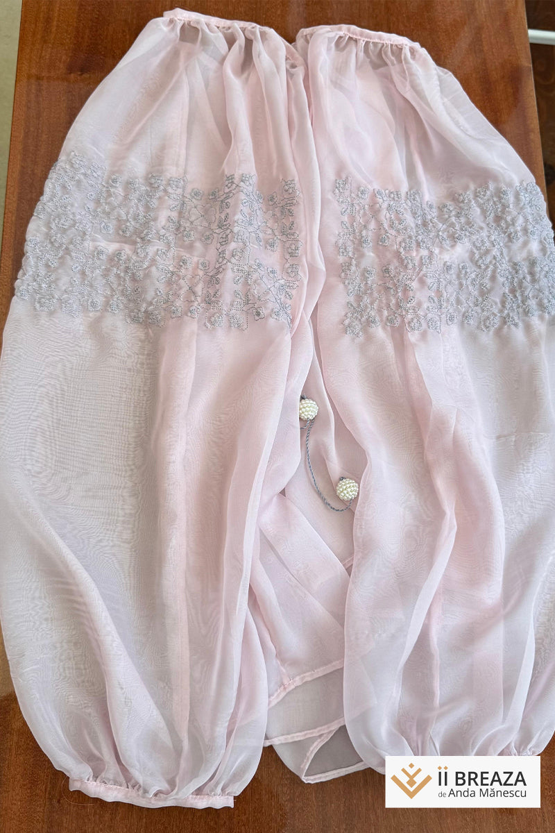 Bluză „Pure Silk”  Roz Perlat– Eleganță și Tradiție în Fiecare Fir