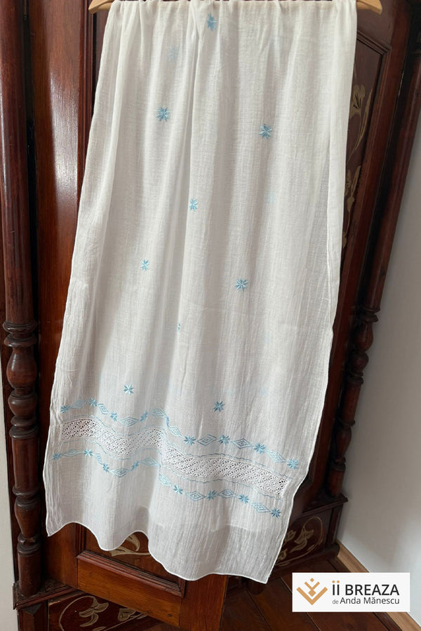 Maramă brodată manual- model Ajurul Regal