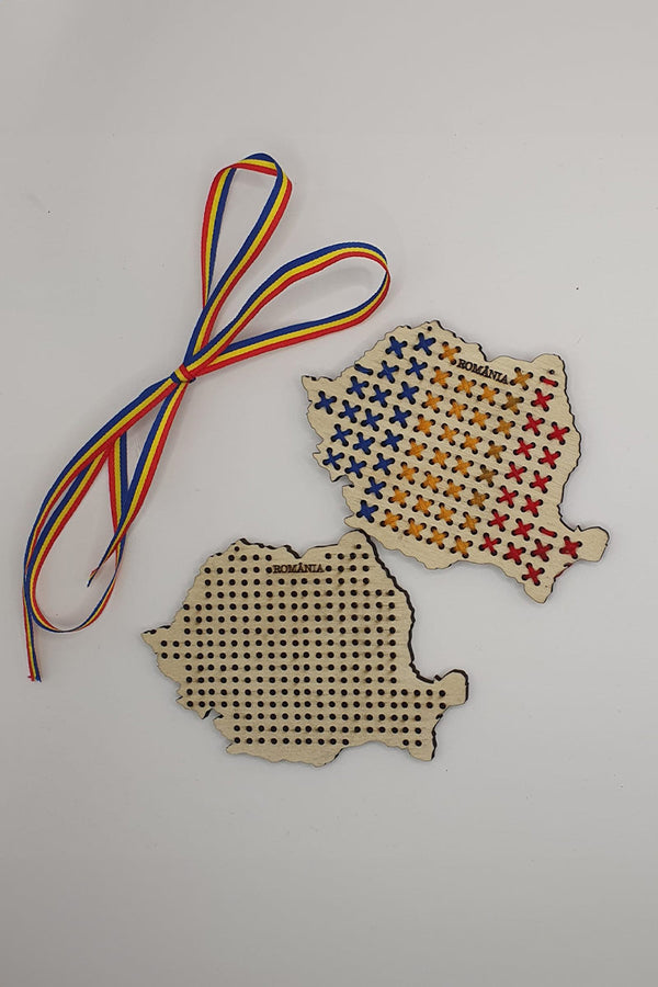 Harta României din lemn, potrivită a fi cusută