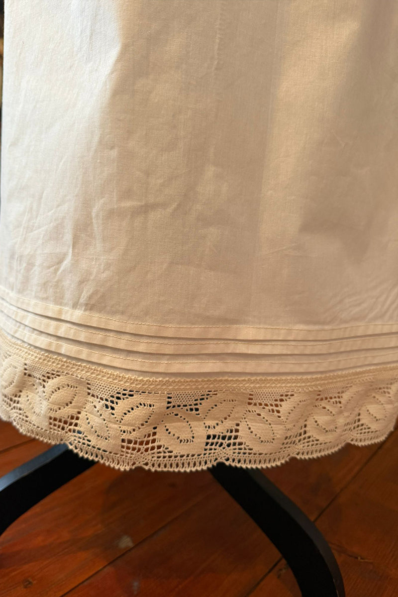 Poale/ subfustă cu dantelă și cerculețe