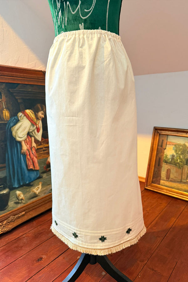 Poale/ subfustă brodată cu simbolul ”Steaua cu 16 țăpi”