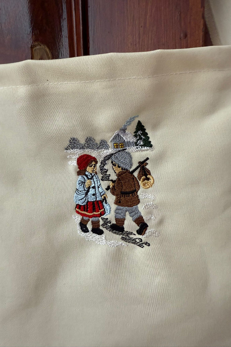 Trăistuță de colind – o mică poveste cusută în fir și culoare.