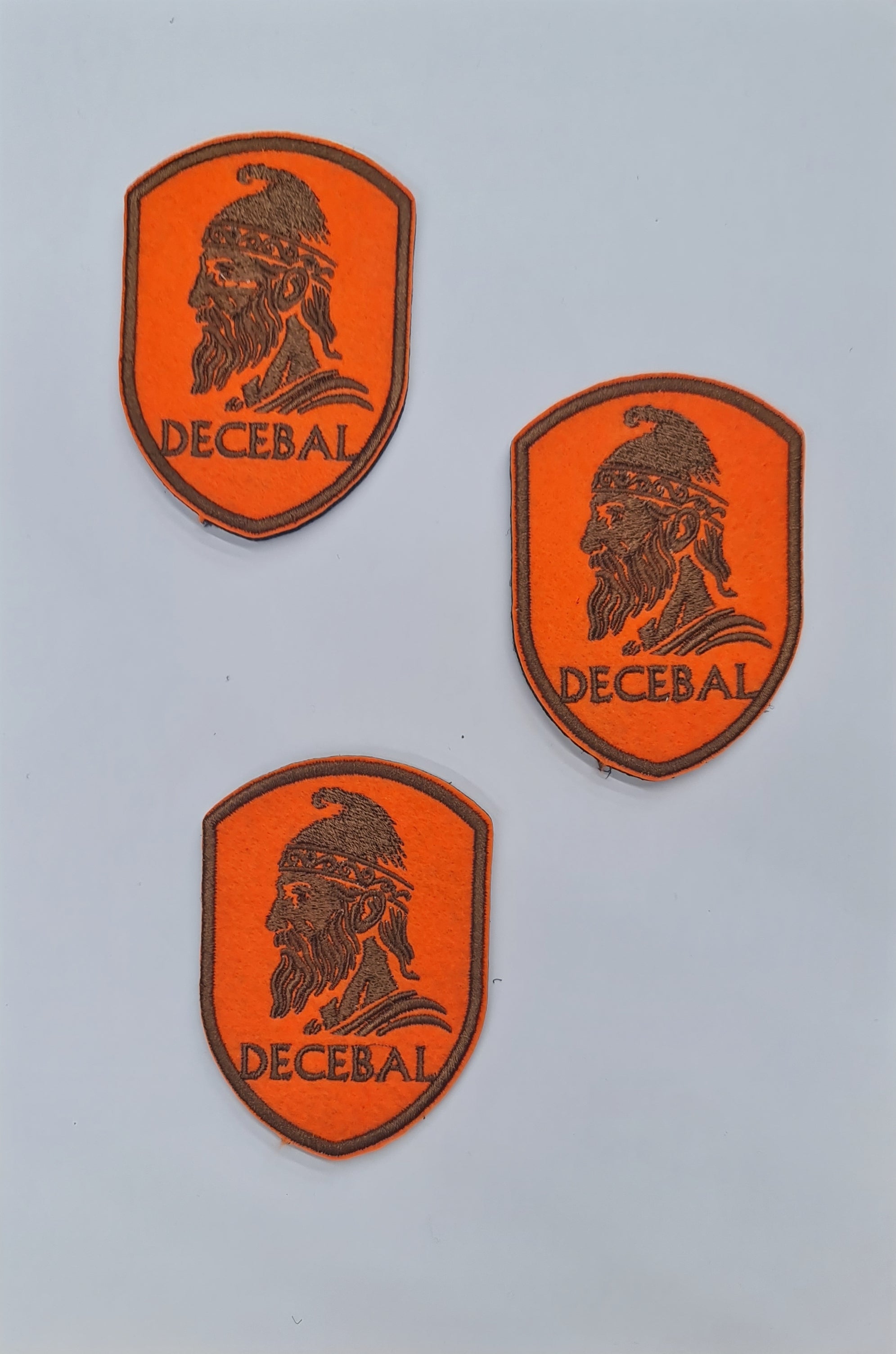 Emblemă / Patch brodată, cu velcro adeziv – Decebal