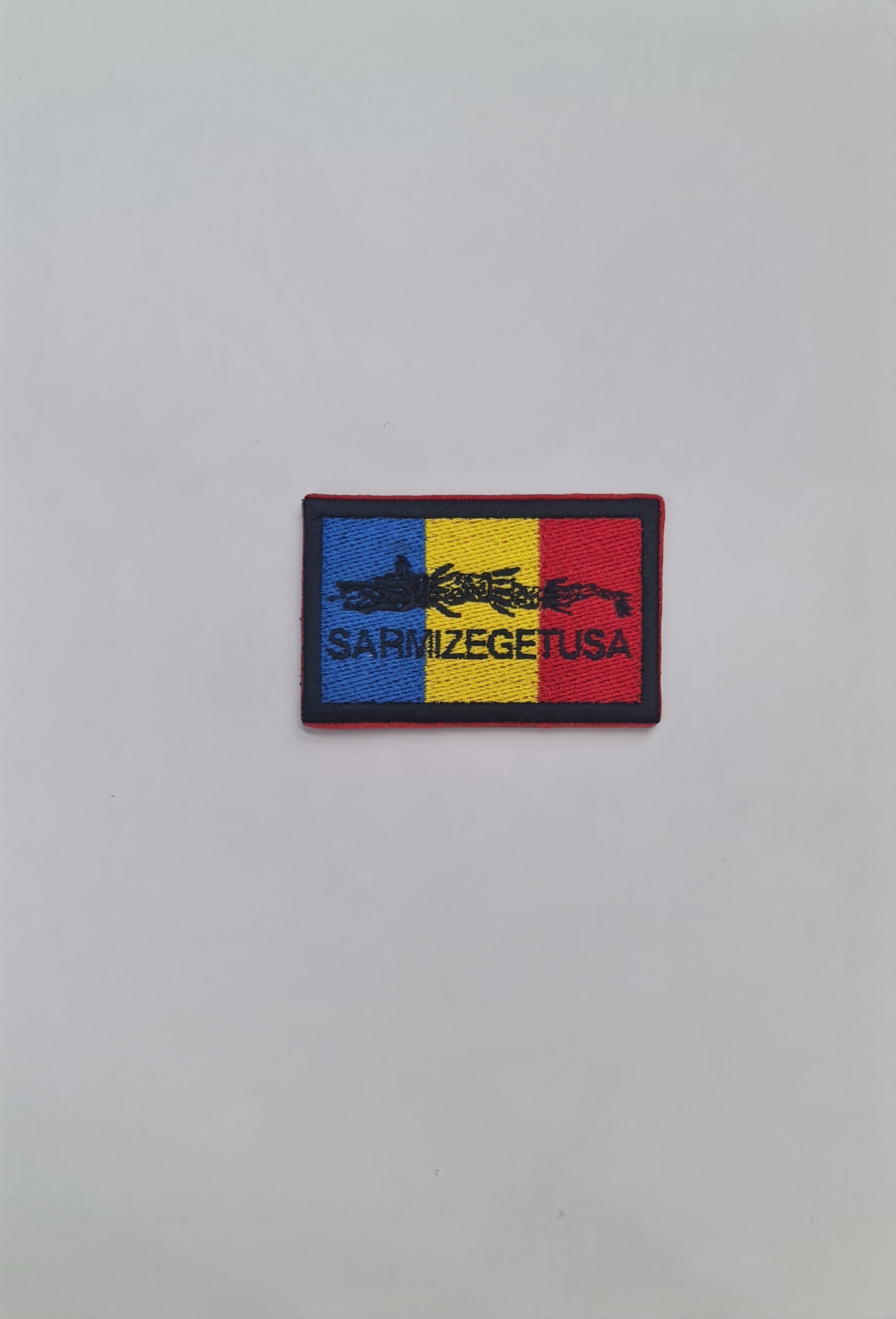 Emblemă / Patch brodată, cu velcro adeziv – Tricolor cu Lupul Dacic și Sarmizegetusa